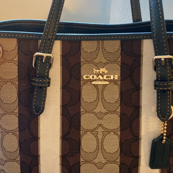 Coach Bag w/ removable strap - Picture 2 of 14